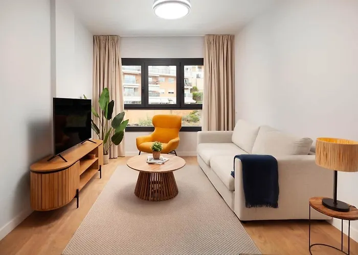 Your Sunny Retreat! Modern Apt Steps To The Beach