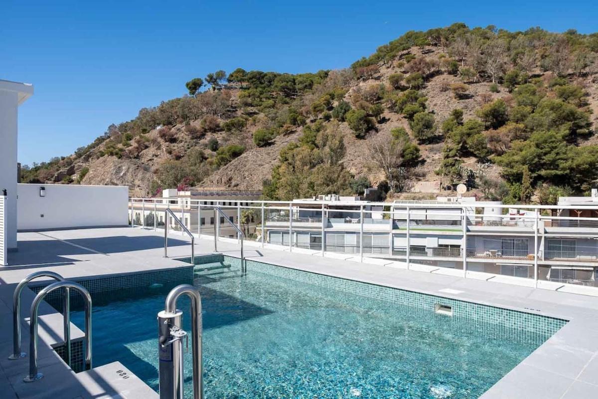 Your Sunny Retreat! Modern Steps To The Apartment *